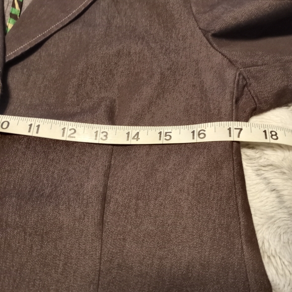 Julie Mitchell Blazer.         Size 10P - Picture 9 of 10